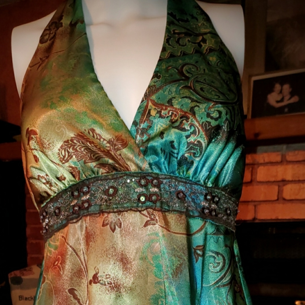 💙🤎Gorgeous Satin turquoise & brown paisley halter top🤎💙